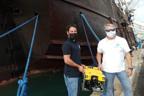 Gojko con Marcos - Galeón Andalucía ANDALÚ SEA ROBÓTICA SUBMARINA CON EL GALEÓN ANDALUCÍA